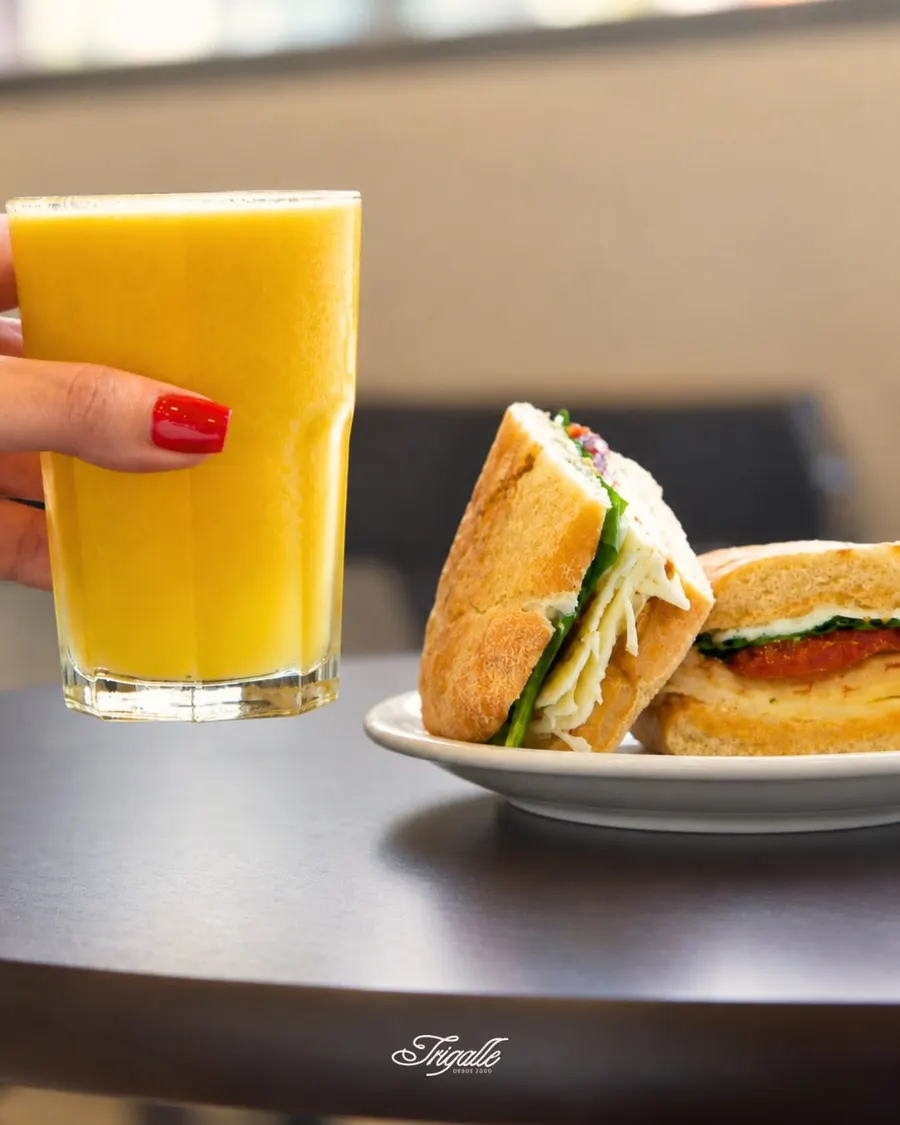 Sanduíche e suco